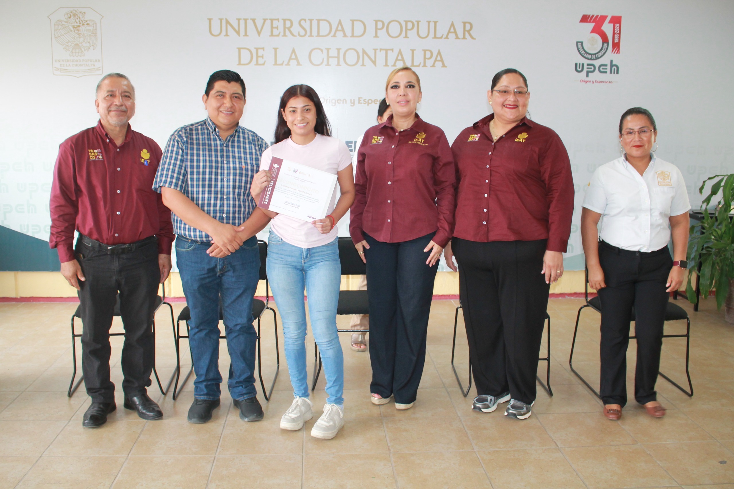 Se suman estudiantes de la UPCH a acciones educativas a favor de jóvenes y adultos.