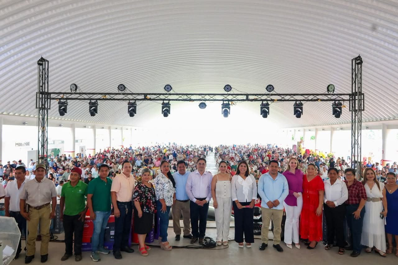 Festejan a servidores públicos de Huimanguillo
