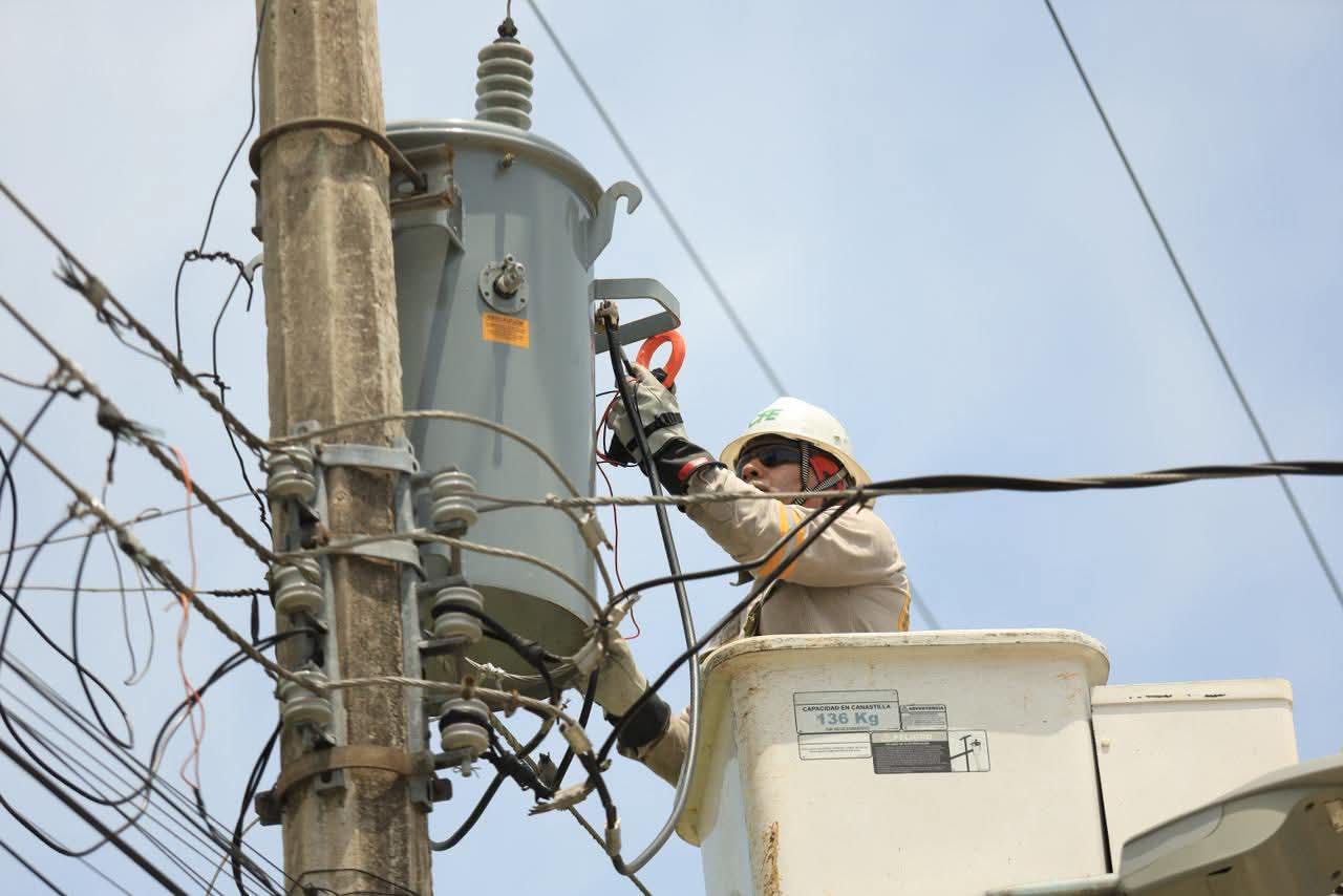 Avanzan CFE y Gobierno de Tabasco en la modernización y rescate de la infraestructura eléctrica estatal.