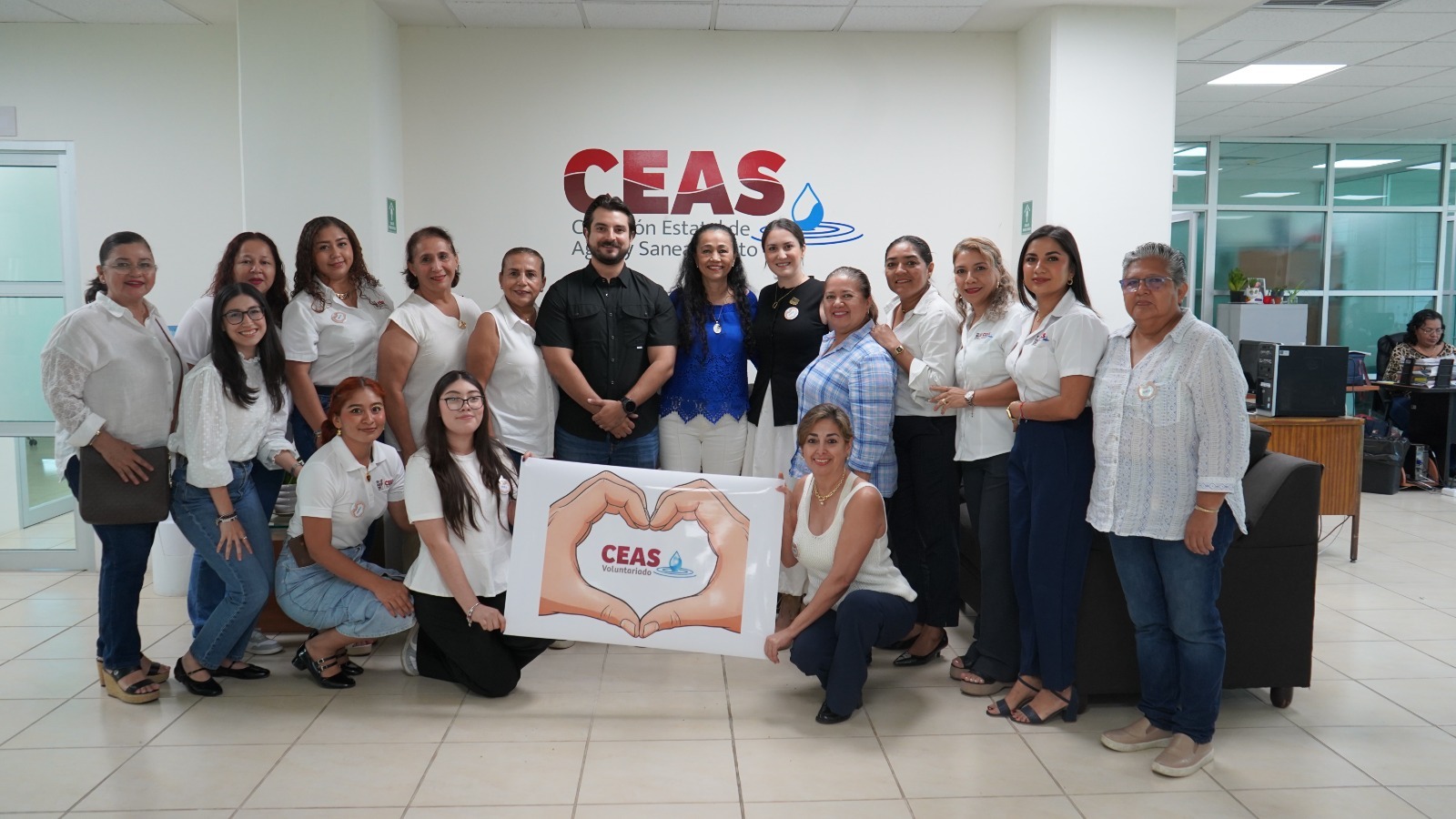 Voluntariado de la CEAS y el DIF Tabasco coordinan esfuerzos de ayuda para el Centro de Atención a la Mujer.