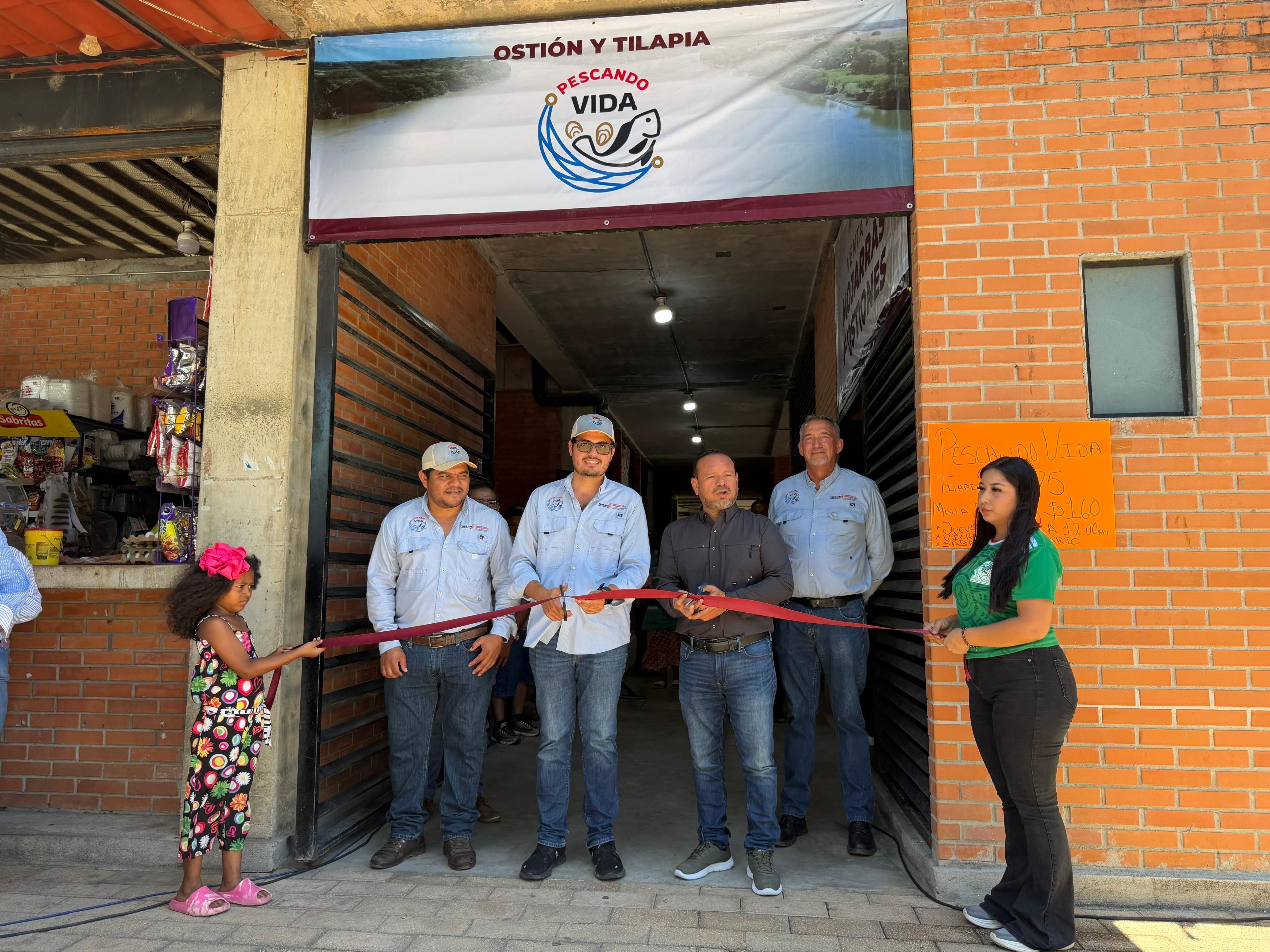 Cárdenas estrena Punto de venta de Pescando Vida; tilapia y ostión llegan sin intermediarios al mercado público.