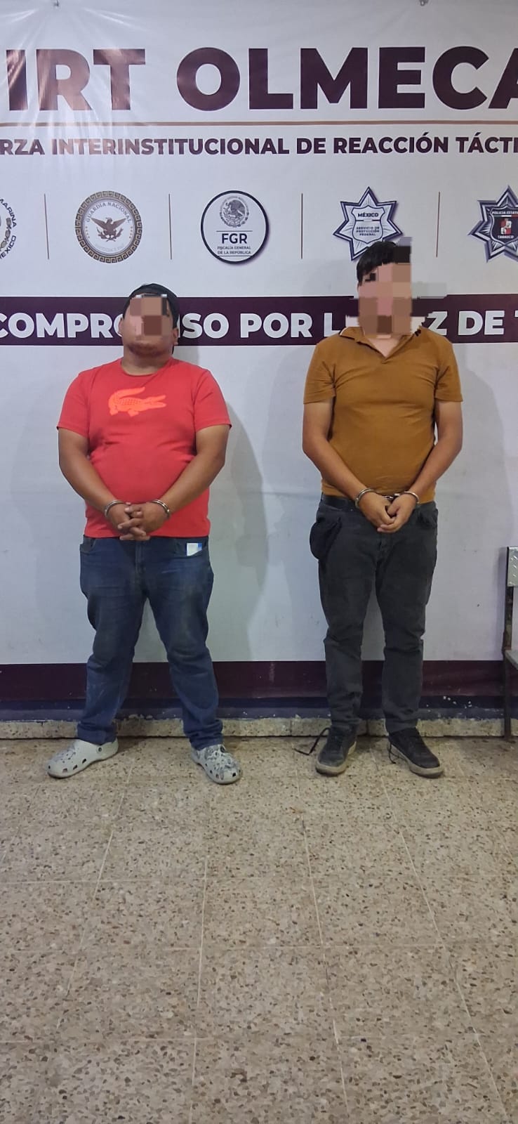 Detienen SSPC a dos sujetos por conducir vehículo con reporte de robo en Centro.