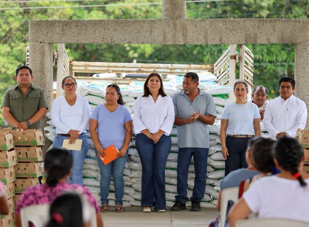 Entrega Marí Luz más apoyos para Huimanguillo