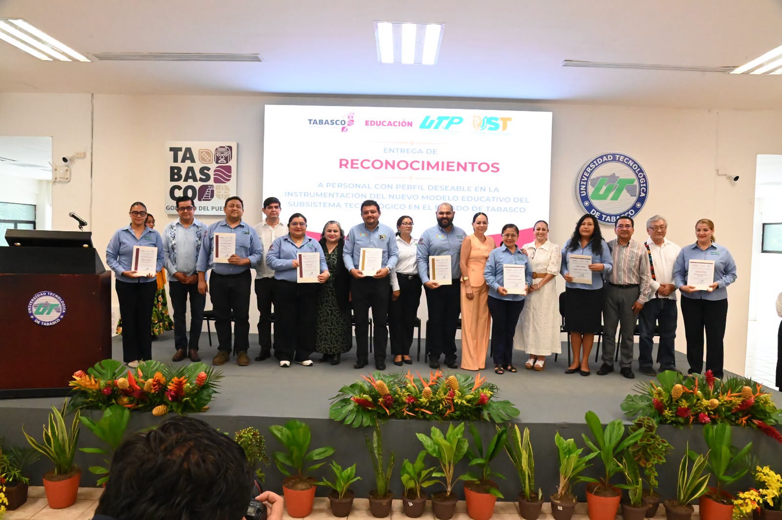 Reconoce SETAB a 169 docentes del subsistema tecnológico por su contribución al Nuevo Modelo Educativo.