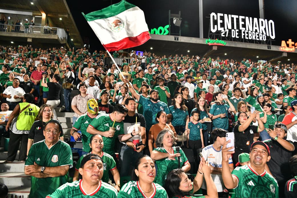 Pasión tricolor se vive al máximo en el Centenario; afición de Tabasco y otras entidades alienta a la Selección Mexicana.