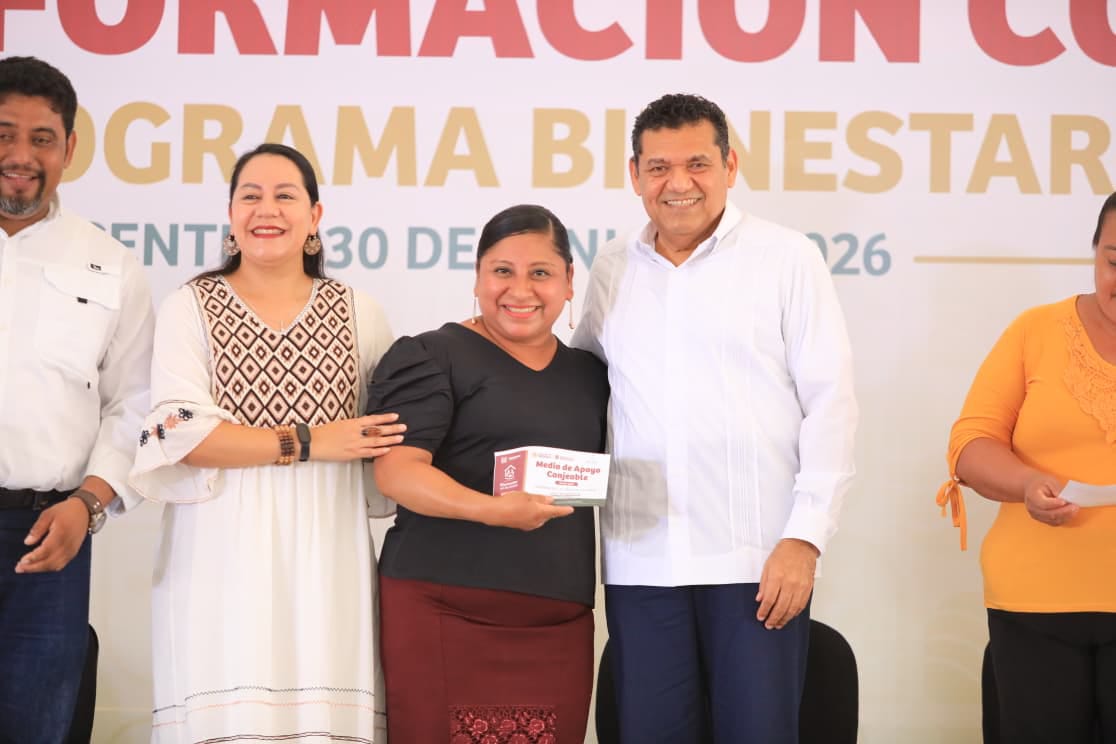 Gobierno del Estado asume compromiso de garantizar alimentación a las y los tabasqueños; entrega Javier May 10 mil vales de Bienestar en tu Mesa.