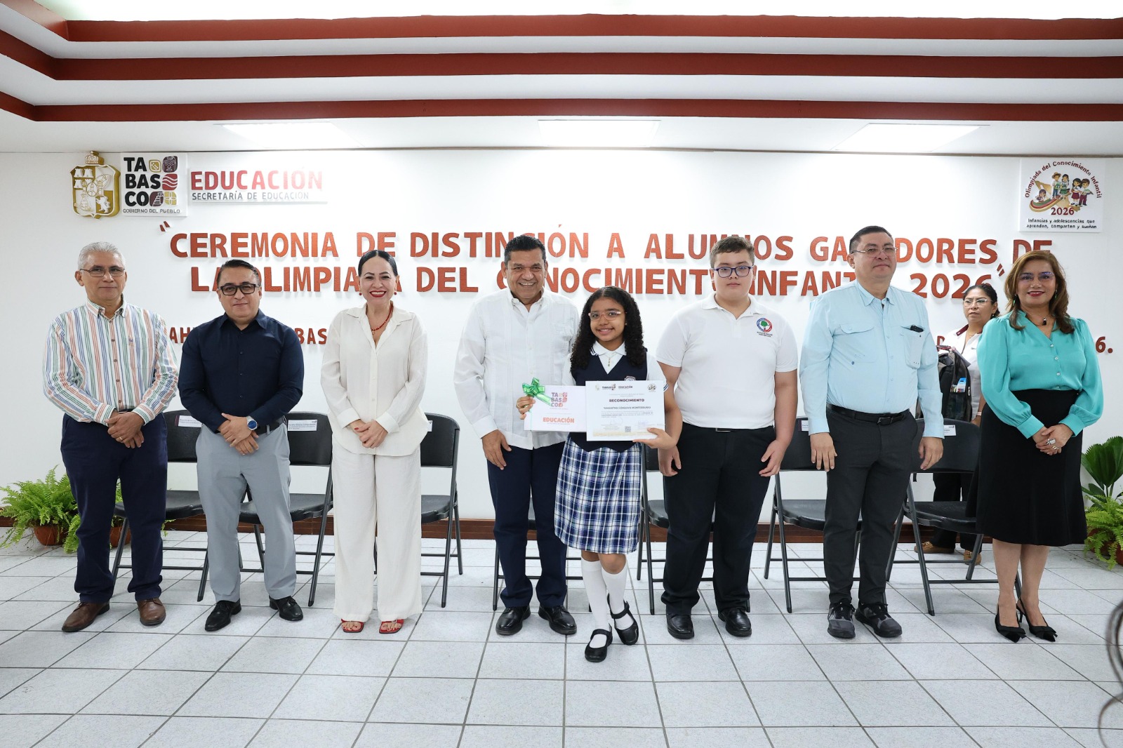 Educación, tarea indispensable para transformar vida de Tabasco: Javier May; entrega distinciones a 23 estudiantes ganadores de Olimpiada del Conocimiento.