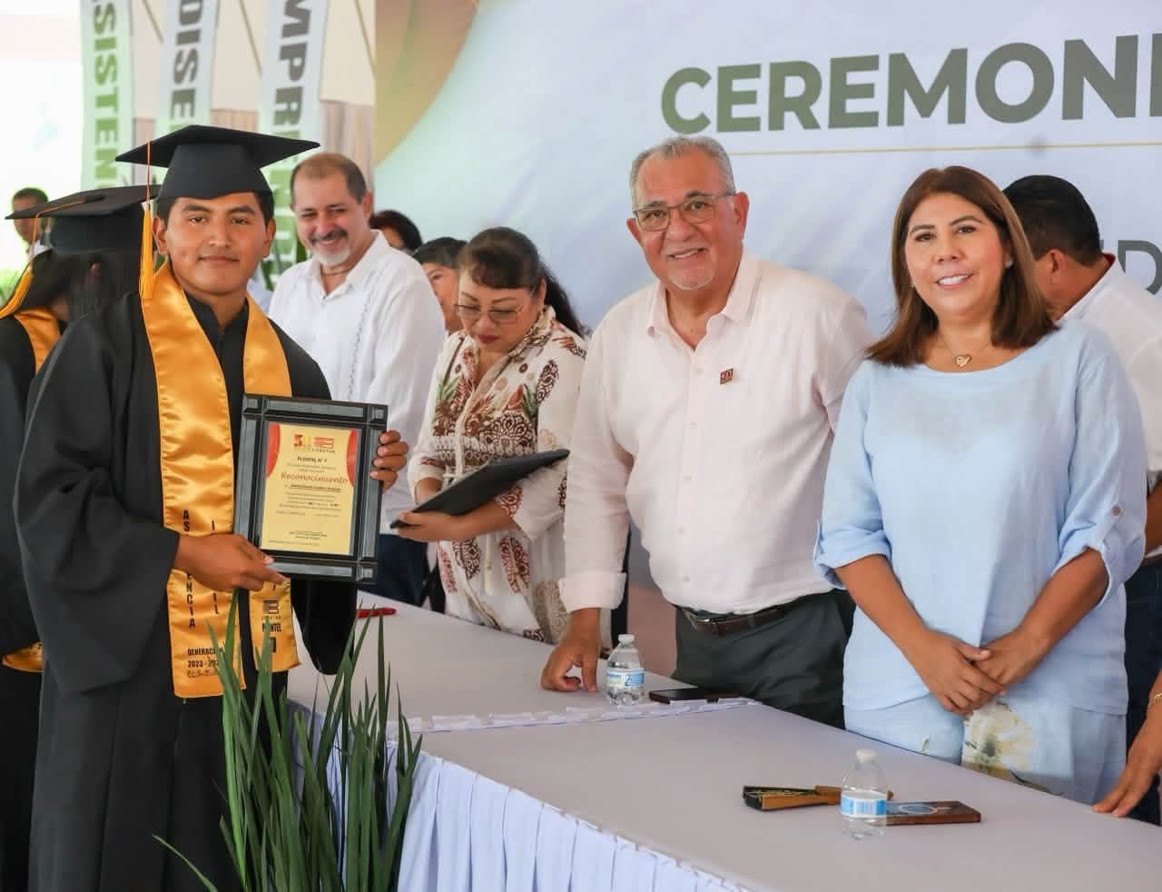 Reconoce Marí Luz a graduados del COBATAB #7