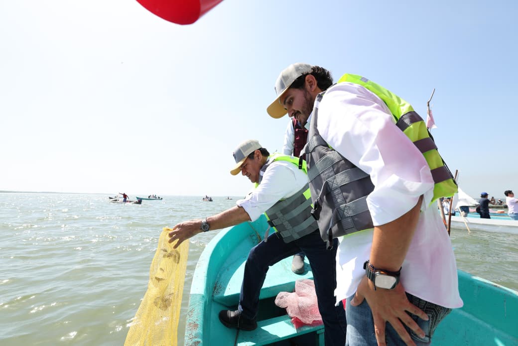 Pescando Vida sigue mejorando economía de sus familias, destaca Javier May al supervisar el programa en Paraíso.