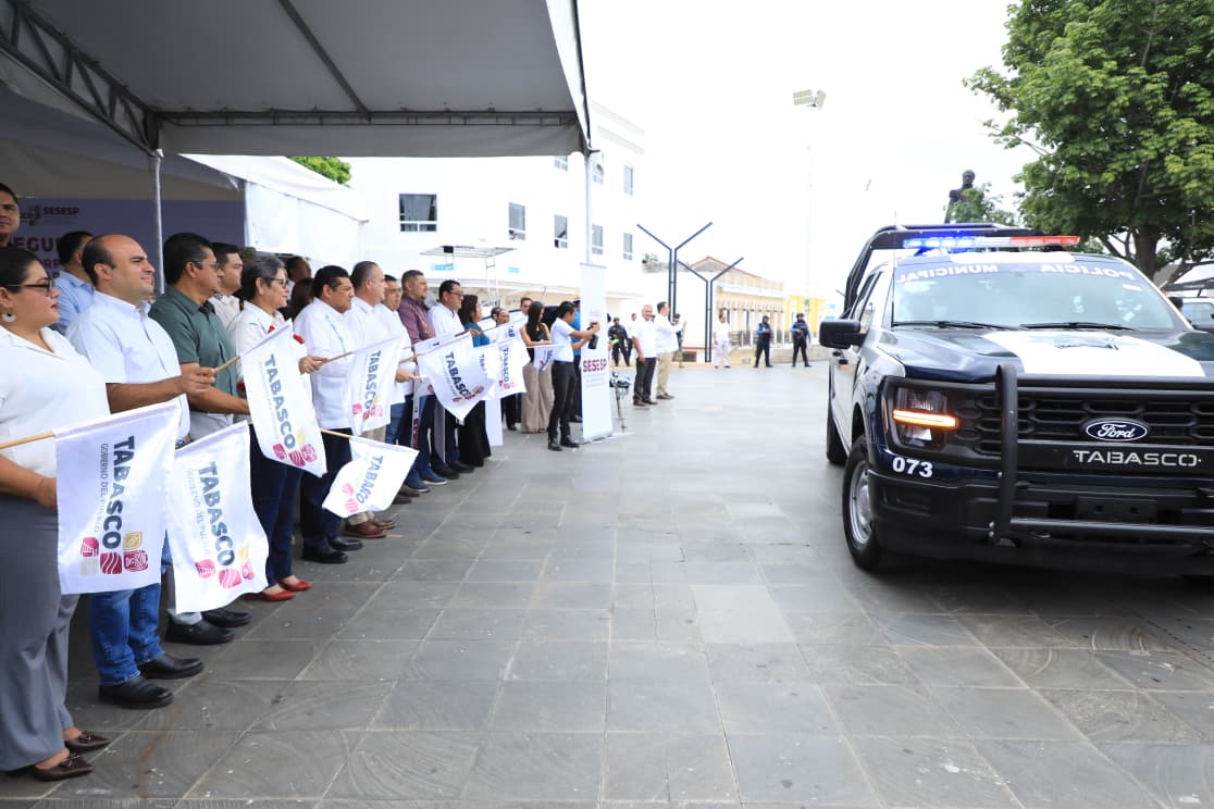 Entrega Gobernador Javier May 1,163 unidades de equipamiento para el fortalecimiento de las corporaciones de seguridad pública de los municipios.
