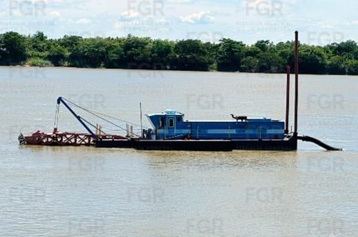 En cateo FGR asegura maquinaria presuntamente utilizada para la extracción ilegal de bienes nacionales en Tabasco.