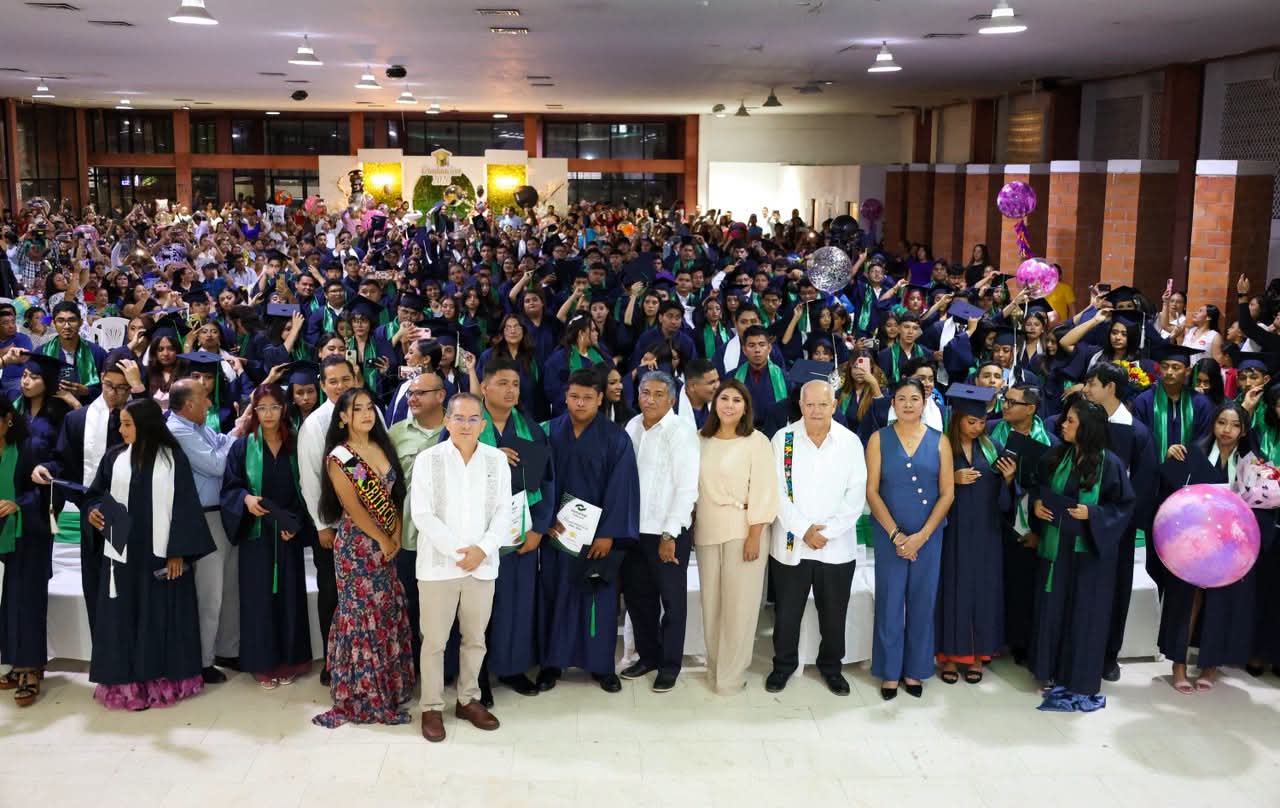 Refrenda Marí Luz compromiso con estudiantes de Huimanguillo