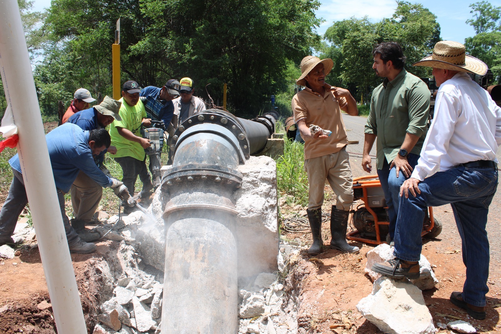 Supervisa director de la CEAS labores de reparación en Macuspana.