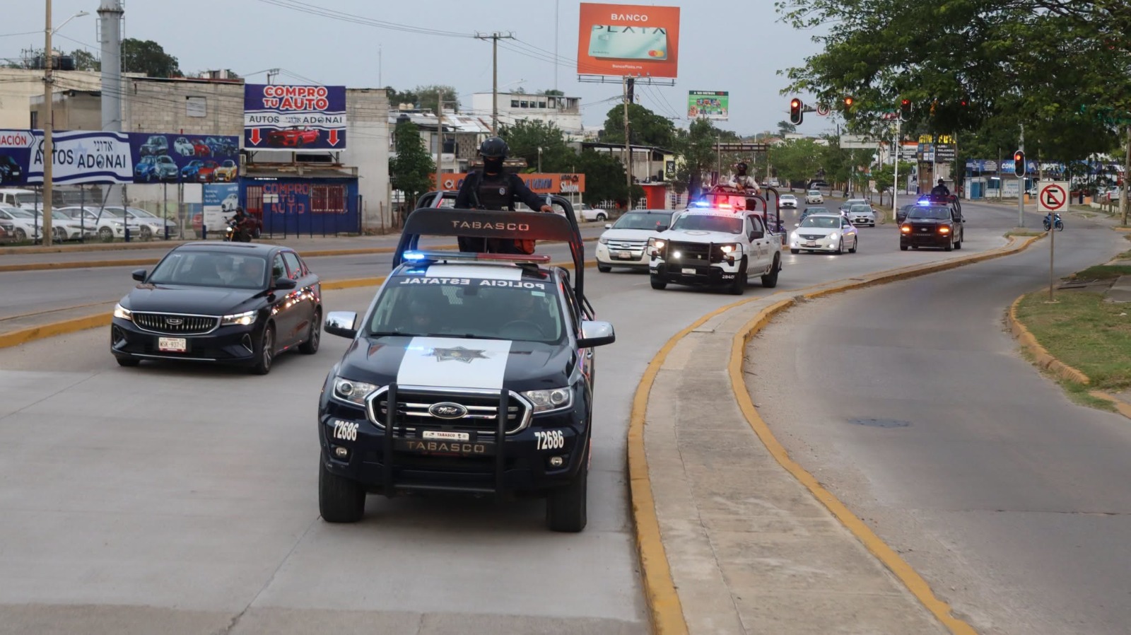 Reporta Gabinete de Seguridad 11 personas detenidas y aseguramiento de armamento, droga e inmuebles; además, fueron rescatados 22 migrantes.