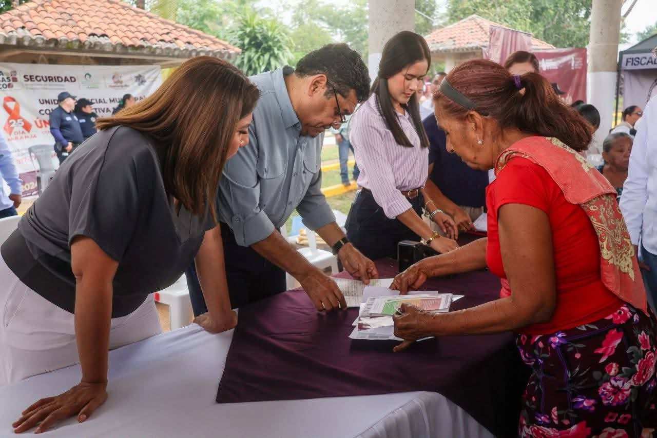 Atienden Javier May y Marí Luz en Jornada de Atención al Pueblo