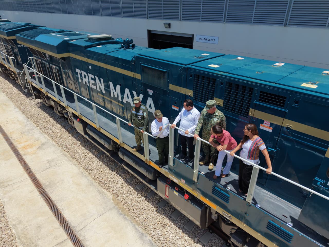Tabasco es parte crucial del avance del Tren Maya; participa Javier May en supervisión de locomotoras de carga en Quintana Roo.
