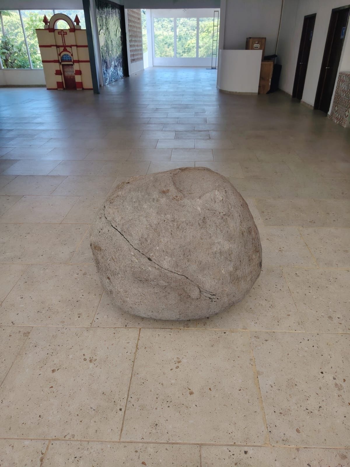 Hallazgo de petroglifo fortalece el patrimonio arqueológico del Museo Municipal de Teapa.