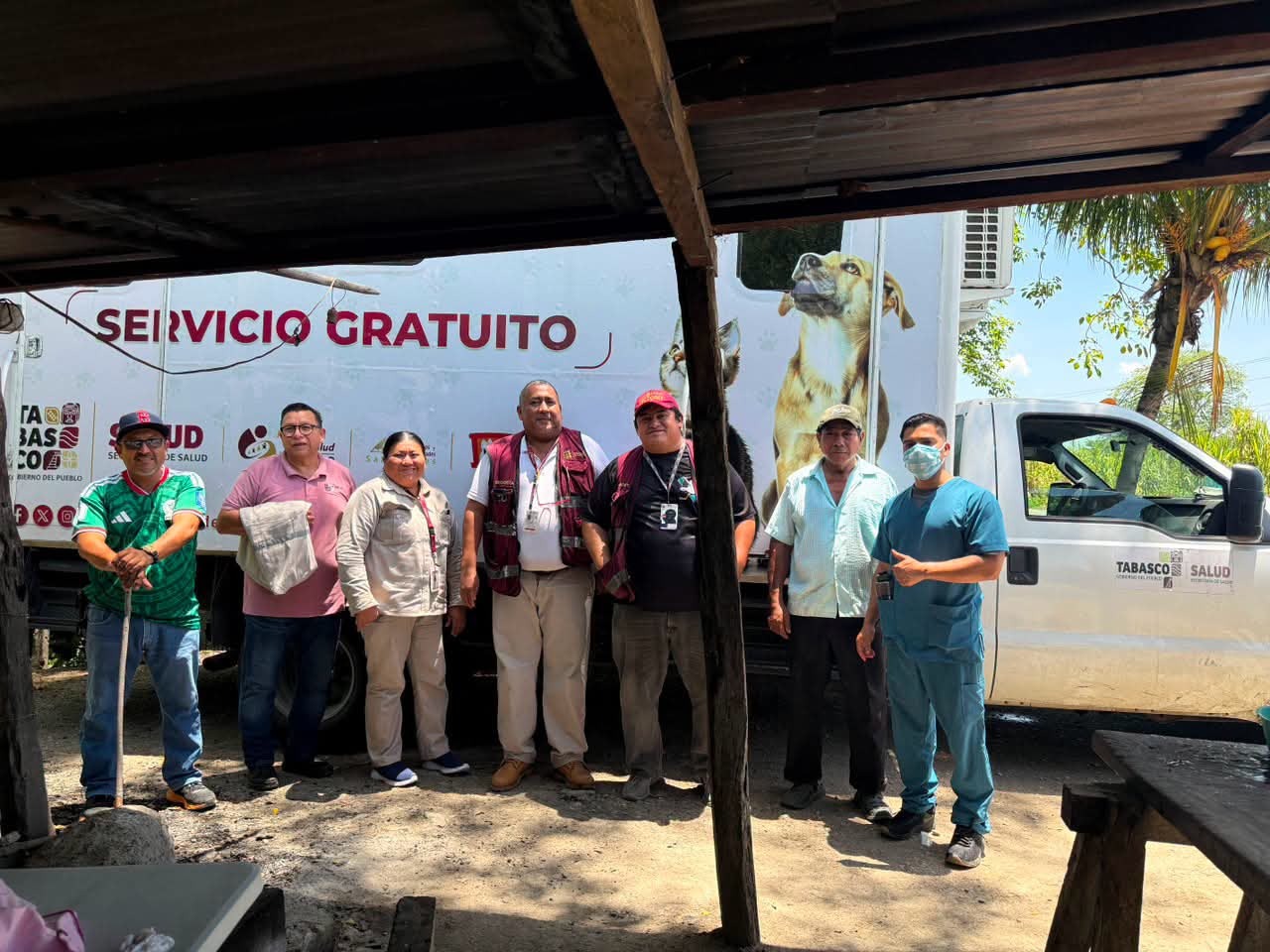 Atiende Salud en Jonuta, con servicios gratuitos para el cuidado de las mascotas.